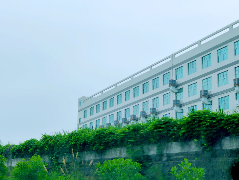 高速公路旁安裝的環(huán)?？照{(diào)-(2).jpg